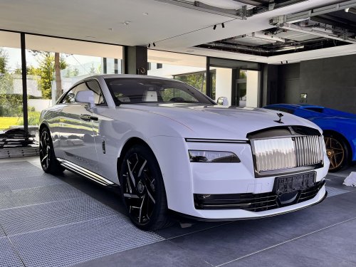 Ostatní ROLLS-ROYS Spectre BLACK BADGE SOFORT