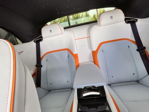 Ostatní ROLLS-ROYS Spectre BLACK BADGE SOFORT