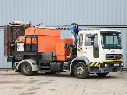 Volvo FL 250, SPECIÁLNÍ NÁKLADNÍ AUTOMOBIL NA OPRAVU SILNIC, H. RUKA PM 5020 (DOSAH 6,55 m, NOSNOST 2,5t)