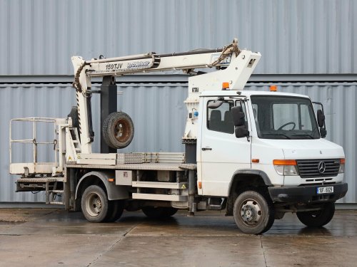 Mercedes-Benz VARIO 816 D, 4x4, VYSOKOZDVIŽNÁ PRACOVNÍ PLOŠINA ROTHLEHNER 159 TJV S NOSNOSTÍ KOŠE 225 KG A DOSAHEM 15,9 m