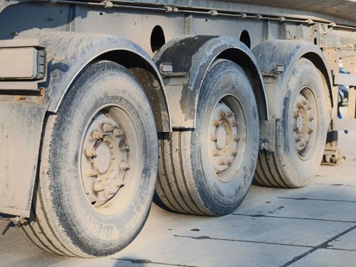 Wielton NW-3, HARDOX, 29 CBM, DVĚ ZVEDACÍ NÁPRAVY,  NÁPRAVY SAF, KRYCÍ PLACHTA, VELMI DOBRÝ STAV