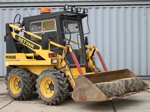 Ostatní ZTS UNC 061, KOLOVÝ NAKLADAČ S PODKOPEM, DVĚ LŽÍCE, PALETOVACÍ VIDLE, DVĚ NÁHRADNÍ KOLA, 552 MTH, VŠE FUNKČNÍ