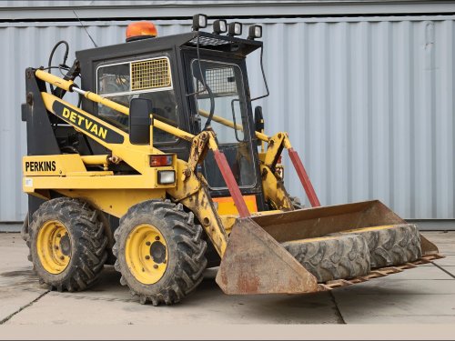 Ostatní ZTS UNC 061, KOLOVÝ NAKLADAČ S PODKOPEM, DVĚ LŽÍCE, PALETOVACÍ VIDLE, DVĚ NÁHRADNÍ KOLA, 552 MTH, VŠE FUNKČNÍ