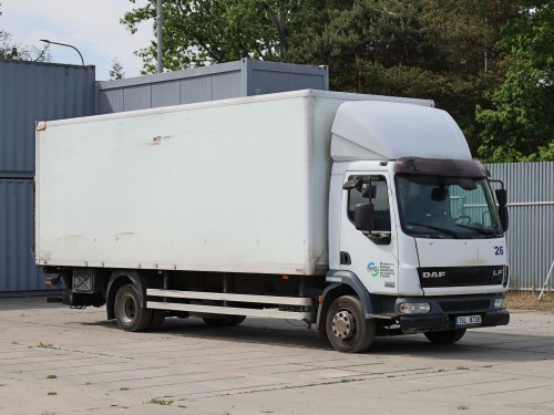 DAF LF 45.220, EURO 5, POČET VÁLCŮ 6, HYDRAULICKÉ ČELO HOLLANDIA DHLM 20 (NOSNOST 1500 KG), 17 PALET, VRCHNÍ ZÁVĚS