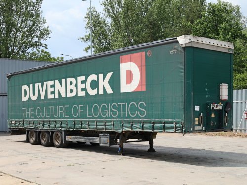 Schmitz CARGOBULL, LOW DECK, TŘÍSTRANNÁ SHRNOVACÍ PLACHTA, DVĚ PŘÍDAVNÉ NOHY JOST, NÁPRAVY SCHMITZ