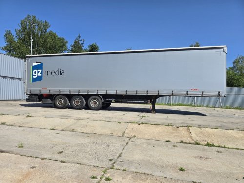 Kögel SN 24, STANDARD, 36 TUN, 34 PALET, TŘÍSTRANNÁ SHRNOVACÍ PLACHTA, PŘEDNÍ ZVEDACÍ NÁPRAVA, VELMI DOBRÝ STAV