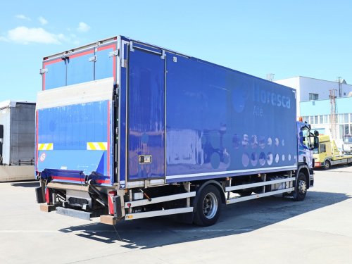 Scania P 230, AGREGÁT CARRIER SUPRA 950 MT (15520 MTH), BOČNÍ DVEŘE, HYDRAULICKÉ ČELO BÄR (MAX 2000 KG)
