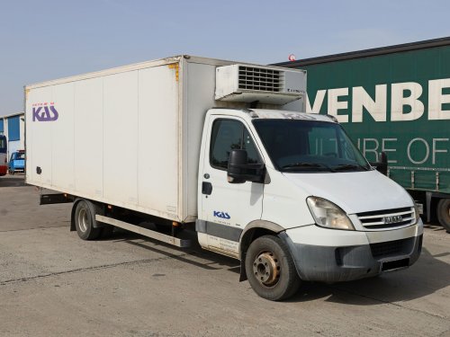 Iveco DAILY 65 C18, 12 PALET CHLADÍRENSKÝ VŮZ, 12 PALET, TERMOKINK V-500 MAX, 6,5 TUNY, 3 SEDADLA