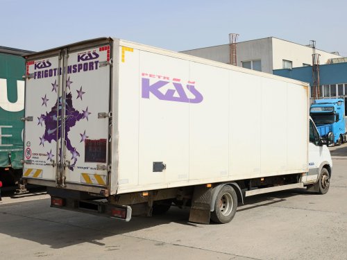 Iveco DAILY 65 C18, 12 PALET CHLADÍRENSKÝ VŮZ, 12 PALET, TERMOKINK V-500 MAX, 6,5 TUNY, 3 SEDADLA