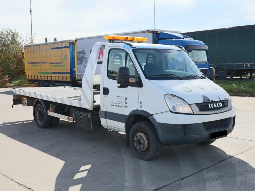Iveco DAILY 65 C18, ODTAHOVÝ SPECIÁL ODTAHOVÝ SPECIÁL, SKLOPNÁ PLOŠINA S NAVIJÁKEM, DÁLKOVÉ OVLÁDÁNÍ, 6,5 TUN, MAJÁKY, DVOJMONTÁ