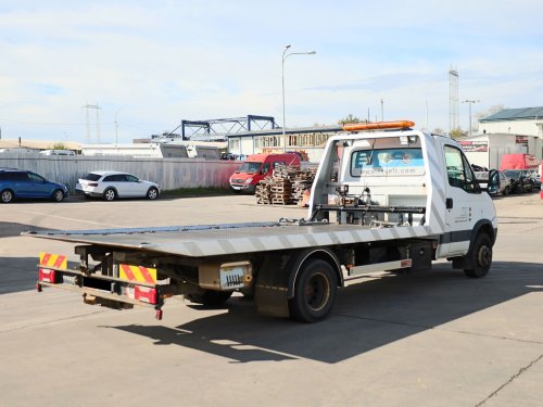 Iveco DAILY 65 C18, ODTAHOVÝ SPECIÁL ODTAHOVÝ SPECIÁL, SKLOPNÁ PLOŠINA S NAVIJÁKEM, DÁLKOVÉ OVLÁDÁNÍ, 6,5 TUN, MAJÁKY, DVOJMONTÁ